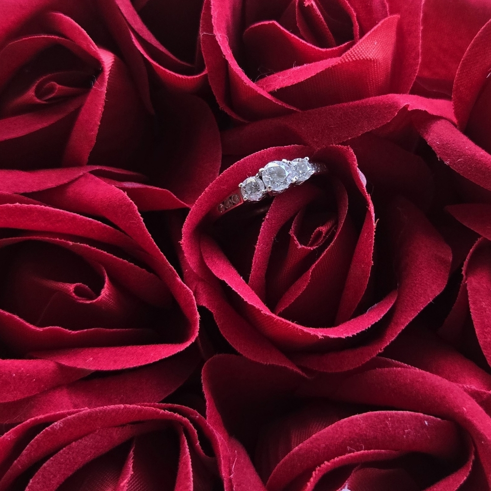 Beautiful 14K White Gold Diamond Ring